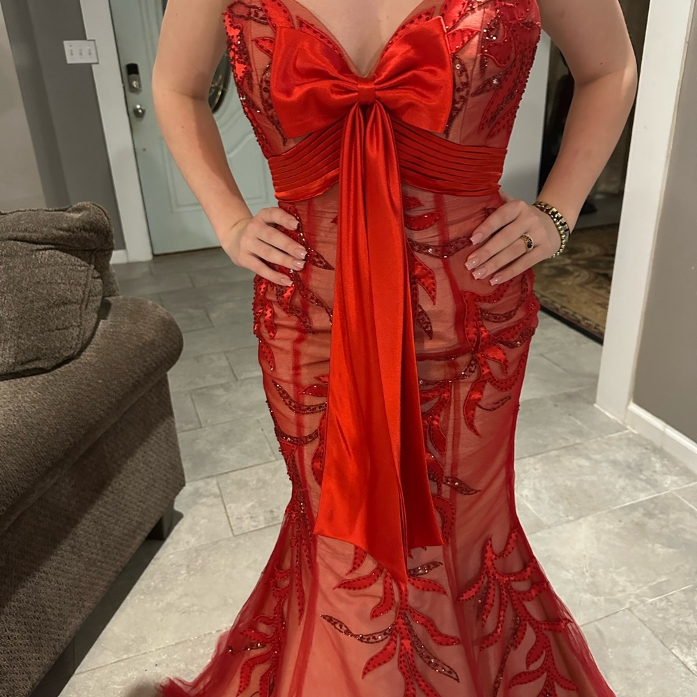 Elegant Red Evening Gown Jovani sz.4